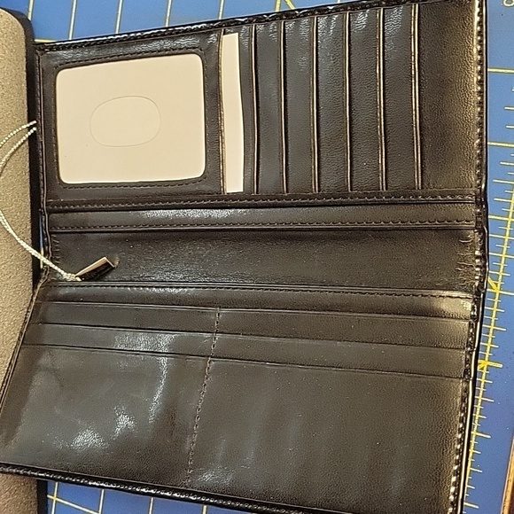 Beijo Black Patent Wallet NWT - Picture 4 of 11